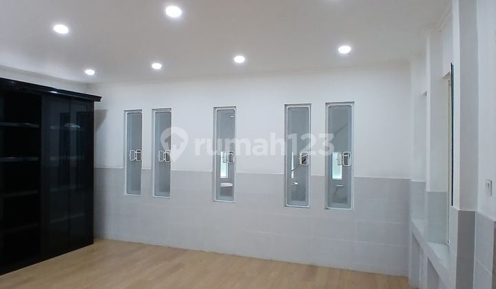 Dijual Rumah Hoek Taman Semanan Indah, Jakarta Barat