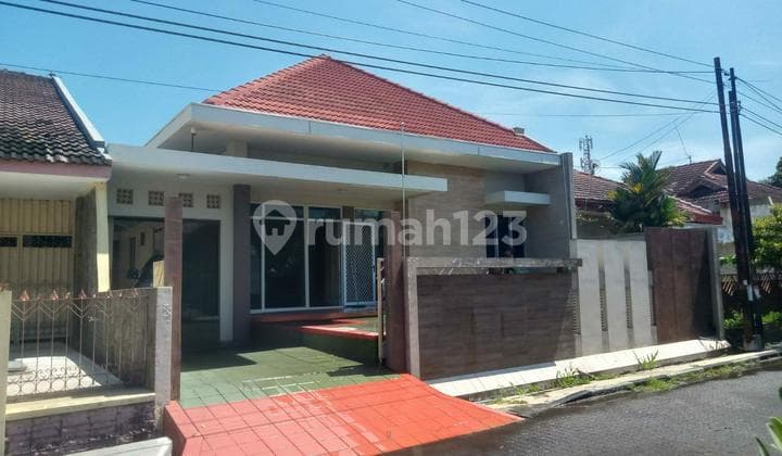Well-Maintained House, Strategic Location, Ready to Occupy in North Semarang.