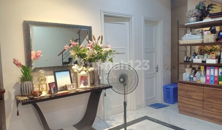 Rumah Cantik Semi Furnished 2,5 Lantai di Chrysocolla, Gading Serpong Pondok Hijau Golf, Tangerang