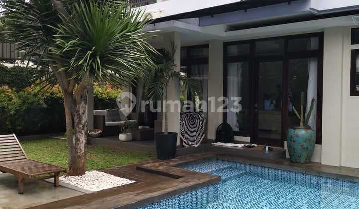 Sewa Rumah Mewah dengan Private Pool & Furnished Lokasi Strategis di Kemang, Jakarta Selatan
