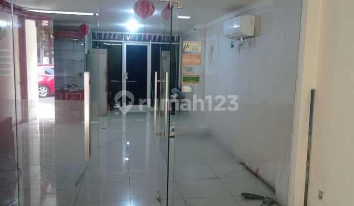 Shop for Rent on Jl. Mampang Prapatan, South Jakarta