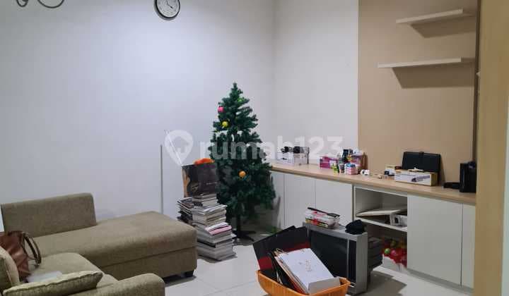 Rumah Cantik Furnished Bagus Lokasi Strategis di Cluster Castilla BSD, Tangerang