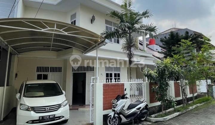 Asri House Strategic Location in Kebun Jeruk Indah Housing - West Jakarta