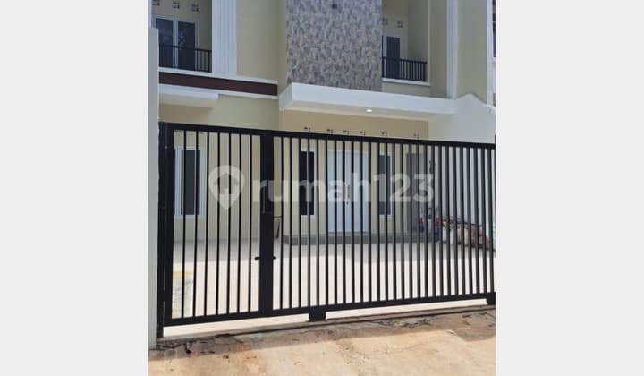 Rent a 2-Story Ready-to-Occupy House in Puri Bintaro Sector 9, South Tangerang