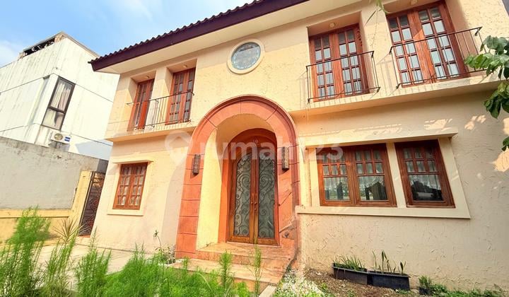 Lingkungan Yang Asri Dengan View Pegunungan