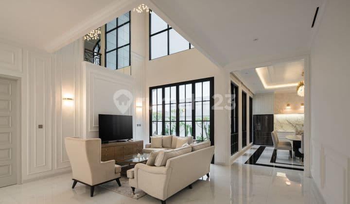 Rumah American Classic Furnished Lokasi Strategis