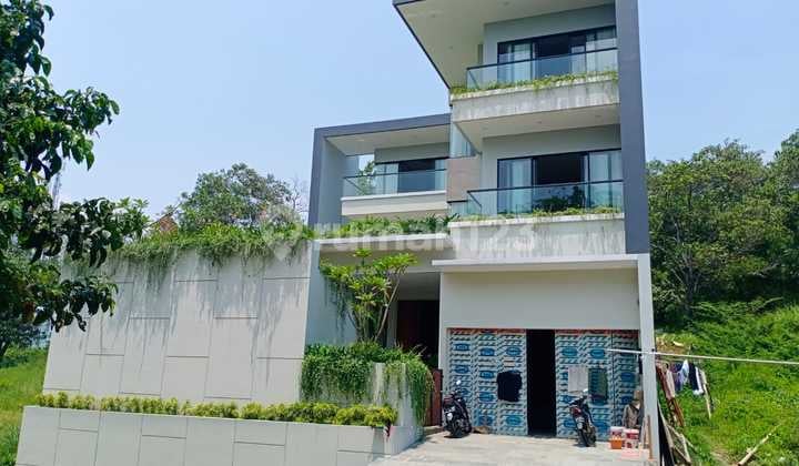 Rumah 3 lantai Bagus Furnished HGB dengan view yang menarik