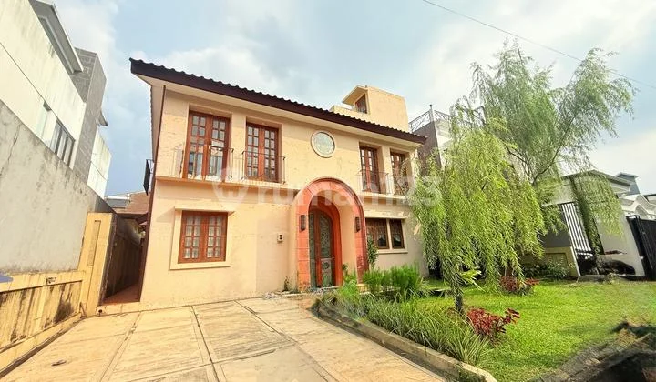 Taman Depan Belakang View Pegunungan Dekat Pusat Kota Sentul City