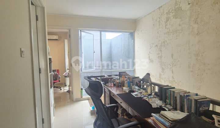 Dijual Cepat!! Rumah Cantik 2 Lantai Siap Huni dan Lokasi Strategis