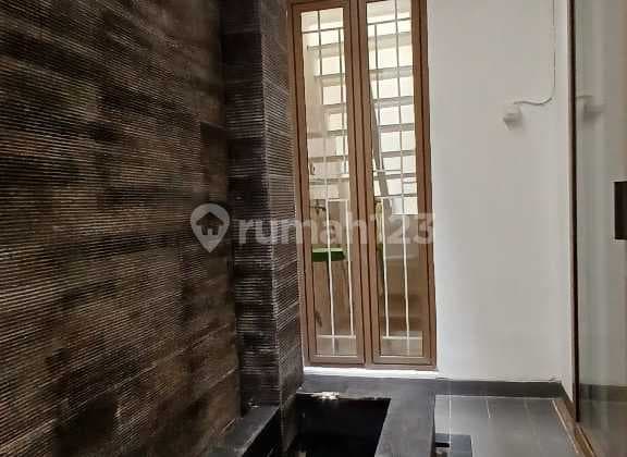 Rumah 2 Lantai Lokasi Strategis Akses Mudah Bintaro Sektor 9 SHM