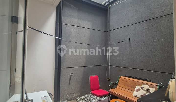 Dijual Cepat!! Rumah Cantik 2 Lantai Siap Huni dan Lokasi Strategis