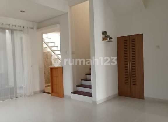 Rumah 2 Lantai Lokasi Strategis Akses Mudah Bintaro Sektor 9 SHM