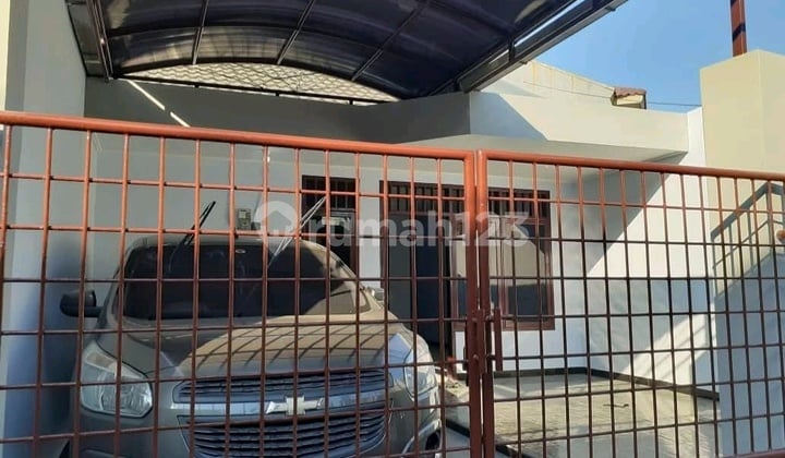 Siap Huni Simpang Darmo Permai Selatan