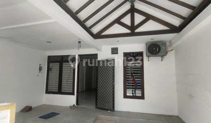 For Rent: Babatan Pratama Wiyung House, 2 Floors, 3 Bedrooms, Land Area 90m²