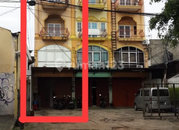 Ruko 4.5 Lantai di Pos Pengumben Jakarta Barat Dekat Stasiun Kebayoran
