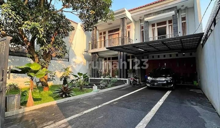 Rumah Mewah 2 Lantai Dekat Pasar Modern Bintaro Xchange Tangsel