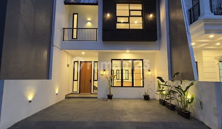 RUMAH SIAP HUNI 3Lt Exclusive Cluster Jagakarsa Jaksel