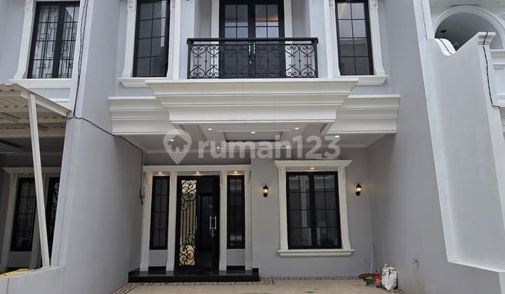 Rumah Bergaya American Klasik Dalam Cluster Dekat Pintu Tol