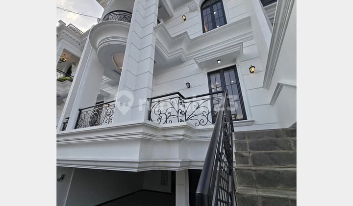 DIJUAL RUMAH town house 3lt lokasi strategis Kebagusan JAKSEL