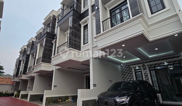 Rumah 3 Lantai Jagakarsa Dekat Pintu Tol