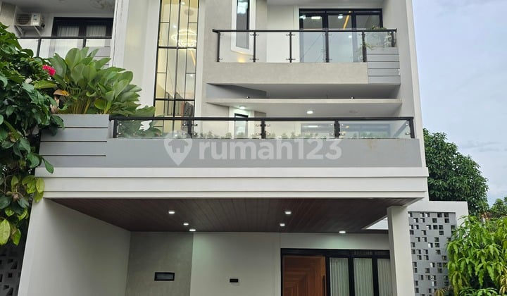 Rumah Cantik Dalam Cluster Pinggir Jalan Dekat Cilandak
