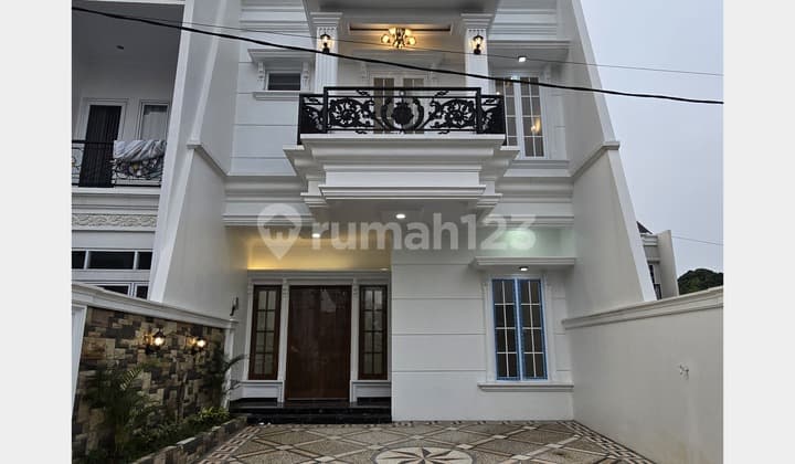 Rumah dekat tol Brigif/desari lantai 2lebih lokasi strategis