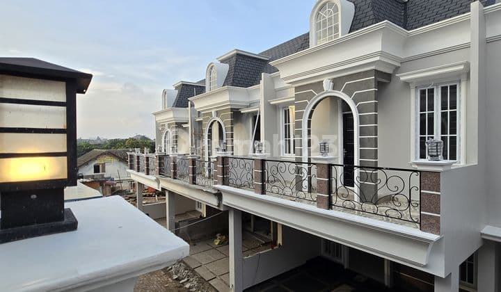 DIJUAL RUMAH 2LANTAI ,siap huni , lingkungan aman Jagakarsa