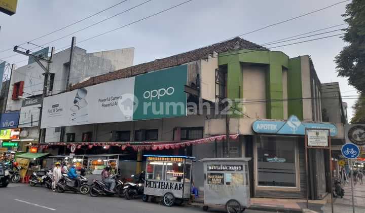 Ready-to-Use Shop House in a Strategic Location in Magelang City Business Area