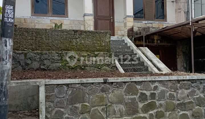 Rumah Lama Dalam Komplek Asri Gegerkalong Bandung