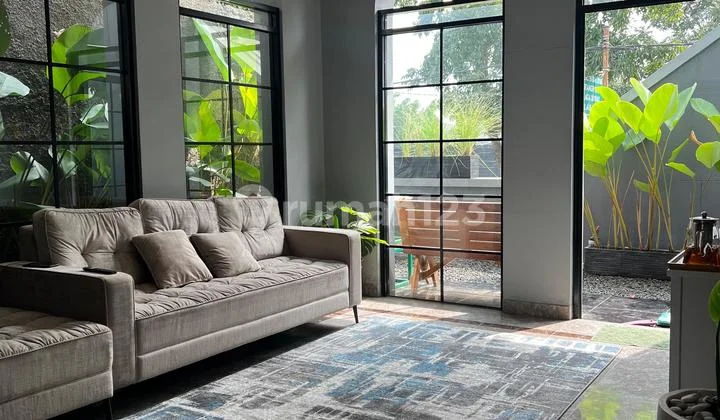 Rumah Minimalis Modern Siap Huni di Tengah Kota Bandung