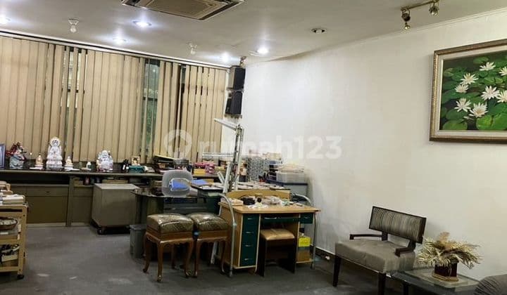 Shop House in North Arjuna, Busy Location and Suitable for Business