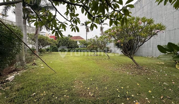 For Sale Lucky Camar Pik Pocket-Shaped Lot in Front of the Field