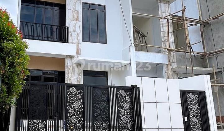 Rumah 2 Lantai Brand New Siap Huni di Harapan Indah Bekasi
