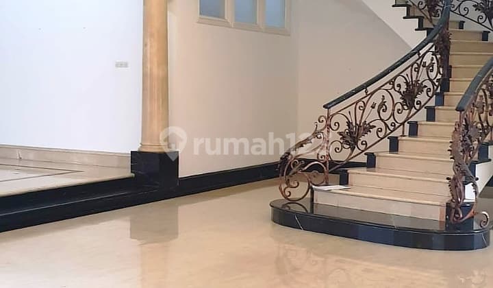 Rumah 2 Lantai Besar Mewah Siap Huni di Kelapa Gading