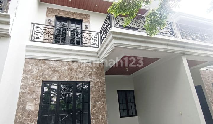 Rumah Mewah Classic Modern Dekat Toll Cijago dan Toll Cibubur