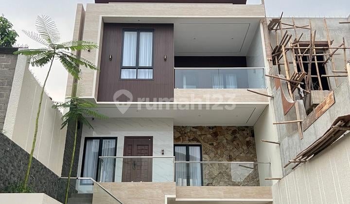 Rumah 3 Lantai Minimalis Modern Di Jagakarsa