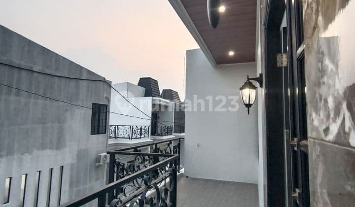 Cluster Classic Eropa Dekat Gerbang Toll Cimanggis