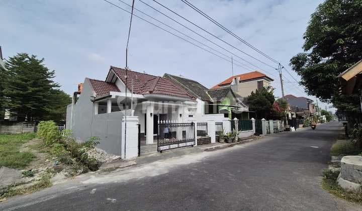 Beautiful House Strategic Location Near Budi Mulia School - Tajem Ngemplak Sleman