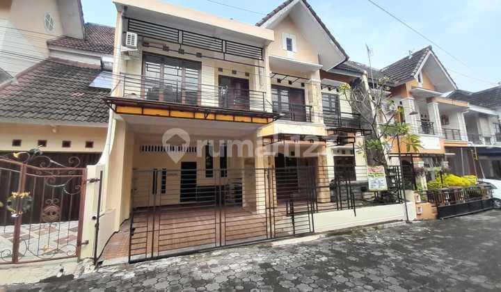 Rumah 2 Lantai Lokasi dalam Perum Taman Kuantan Mlati Sleman