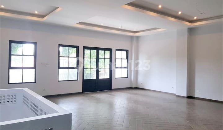 Ruang Usaha/ Rumah Komersil 4 Lantai Baru Siap Pakai Di Sayap Riau Bandung