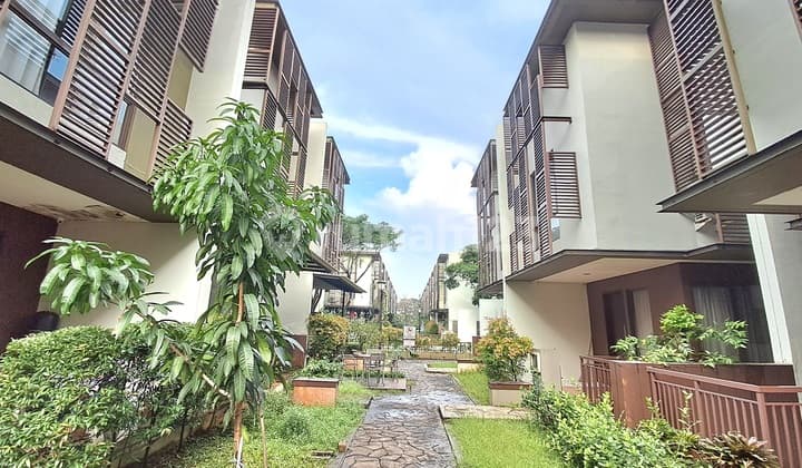 For Sale, Cluster Whelford Greenwich BSD Double Decker House