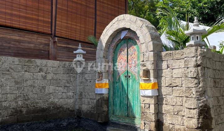 Brand New Joglo Villa with High-Quality Tengulak Wood Near Ubud, Bali