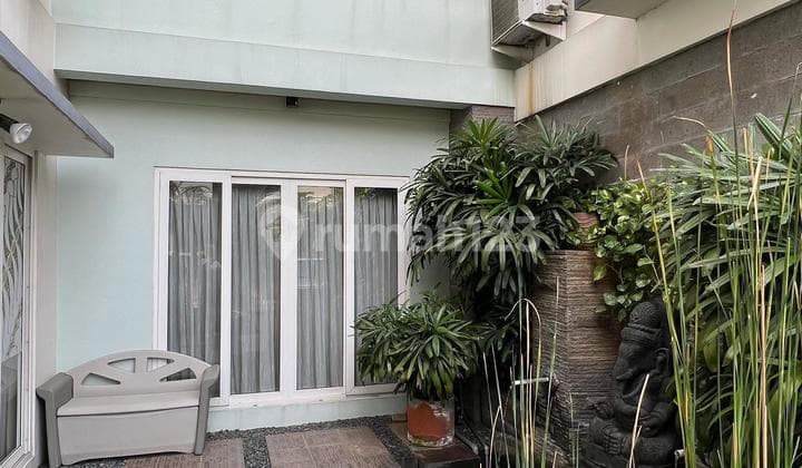 Rumah Mewah Hook di Jl Marinir Tengah Jakarta Timur