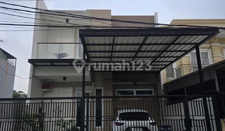 For Sale, Good Ready-to-Occupy House in Duta Garden West Jakarta