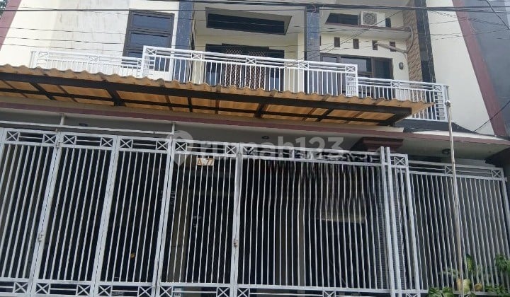 Dijual Rumah di Wisma Lidah Kulon