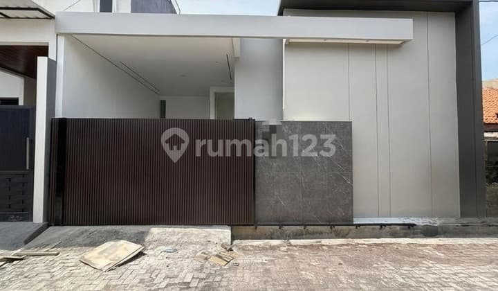 Rumah Cantik di Tanah Mas, Tengah Kota, Fasilitas Lengkap