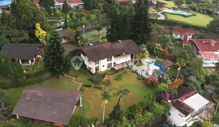 Villa Luas View Gunung In Puncak Bogor West Java