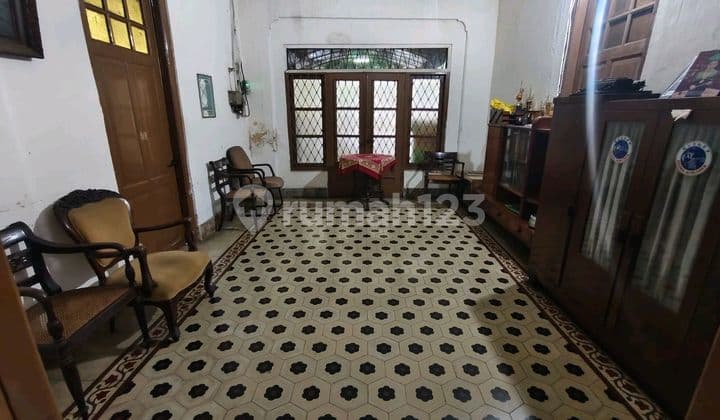 Rumah Tua Bangunan Belanda Di Cikini Jakarta Pusat