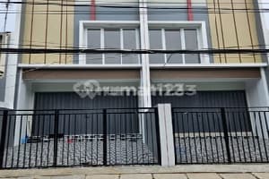 Ruko Baru SHM di Pinggir Jalan lokasi di Kelapa Gading Jakarta Utama