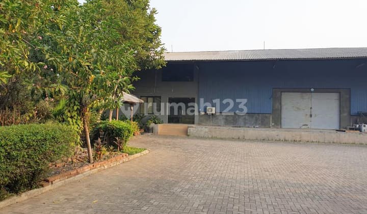 Gudang 1.916 m2 SHM di Jalan Protokol di karawang Jawa Barat